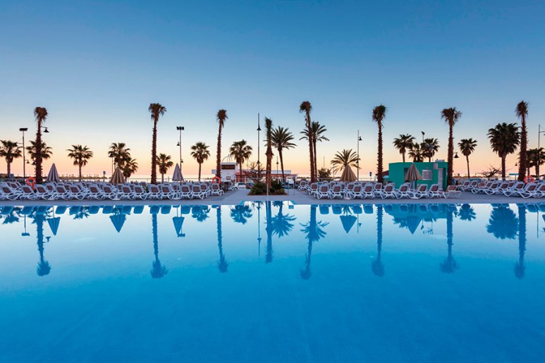 piscina-7-clubhotel-riu-costa-del-sol_tcm55-178015